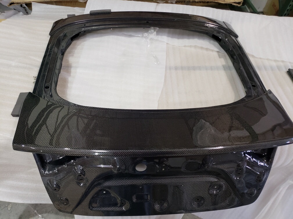 SBGT Kia Stinger Carbon Fiber Oem Hatch  1 out of 10 Left      Shipping included
